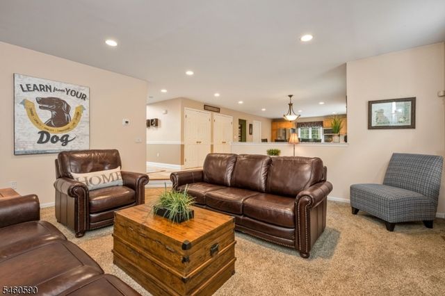 4 Moccasin Ct, Mahwah Twp., NJ 07430