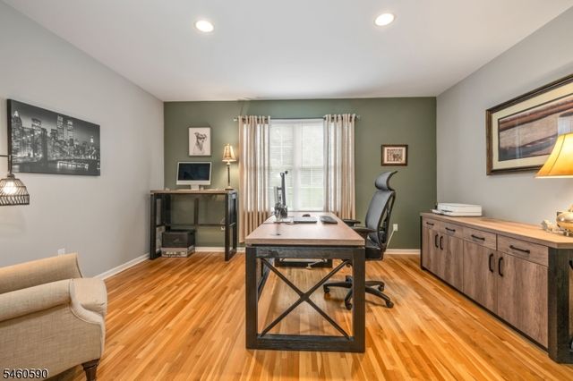 4 Moccasin Ct, Mahwah Twp., NJ 07430