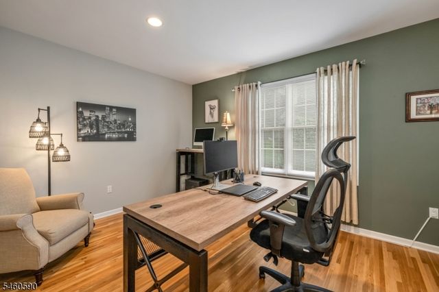 4 Moccasin Ct, Mahwah Twp., NJ 07430