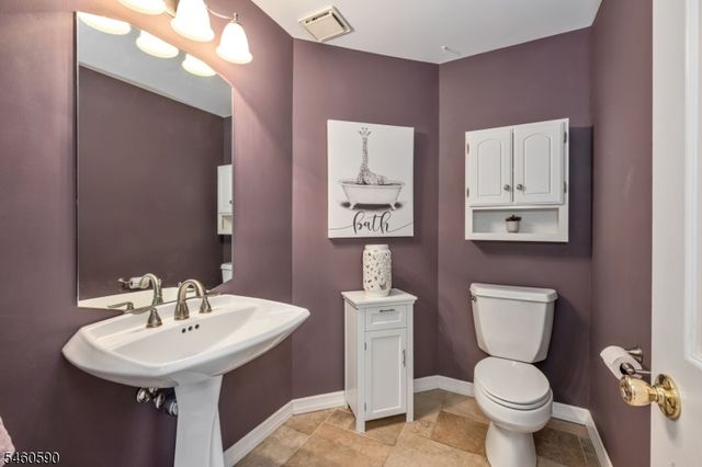 4 Moccasin Ct, Mahwah Twp., NJ 07430