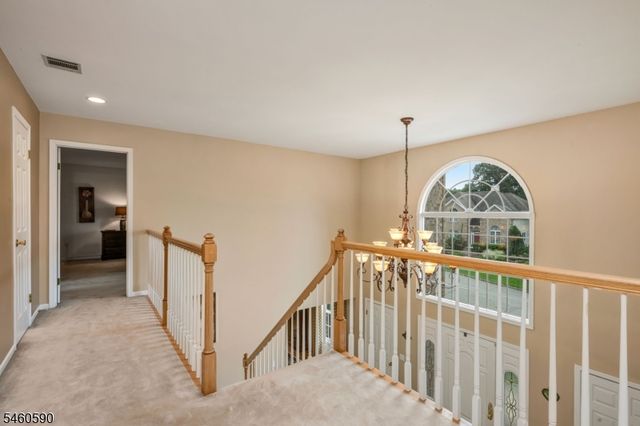 4 Moccasin Ct, Mahwah Twp., NJ 07430