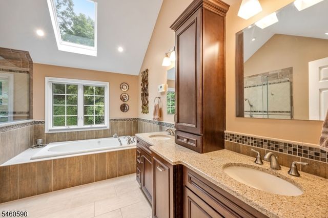 4 Moccasin Ct, Mahwah Twp., NJ 07430