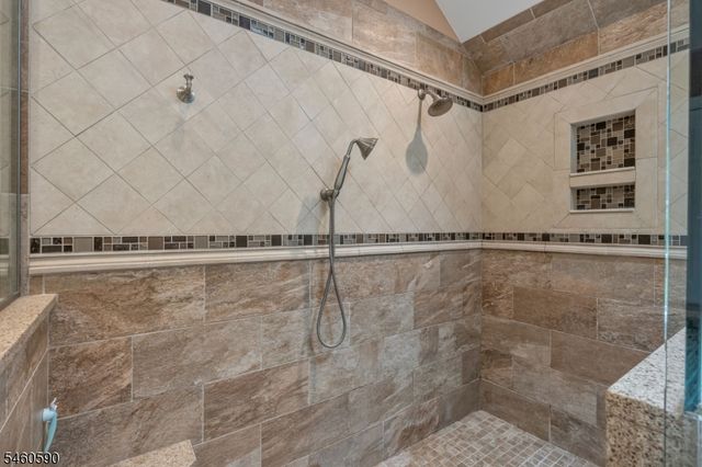 4 Moccasin Ct, Mahwah Twp., NJ 07430