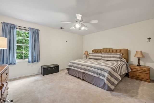 4 Moccasin Ct, Mahwah Twp., NJ 07430