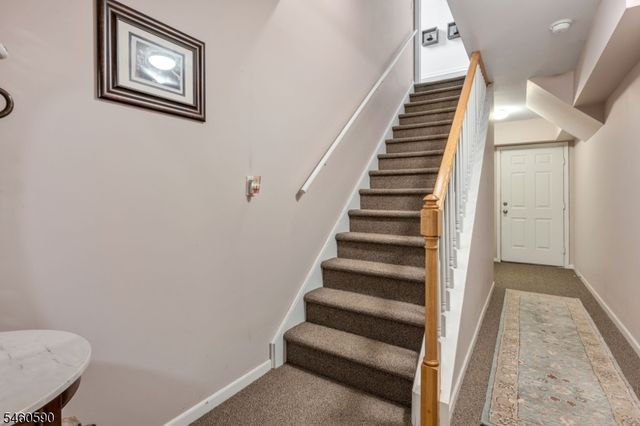 4 Moccasin Ct, Mahwah Twp., NJ 07430