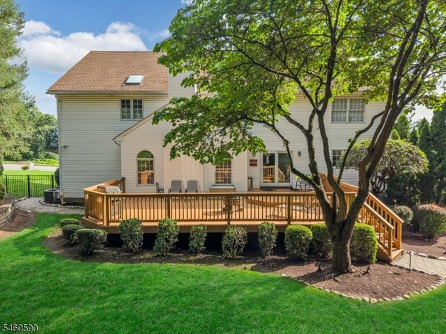4 Moccasin Ct, Mahwah Twp., NJ 07430