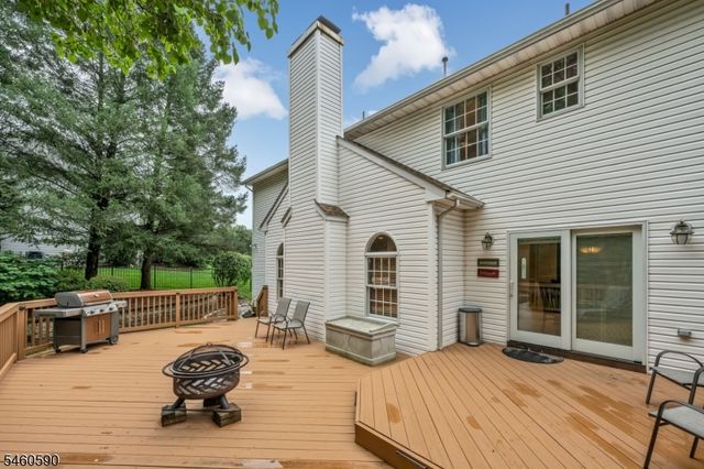 4 Moccasin Ct, Mahwah Twp., NJ 07430
