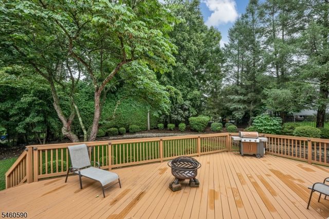 4 Moccasin Ct, Mahwah Twp., NJ 07430