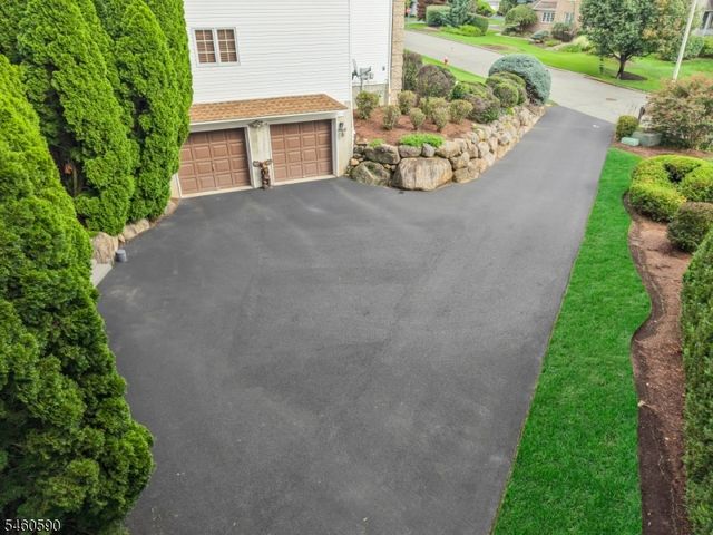 4 Moccasin Ct, Mahwah Twp., NJ 07430