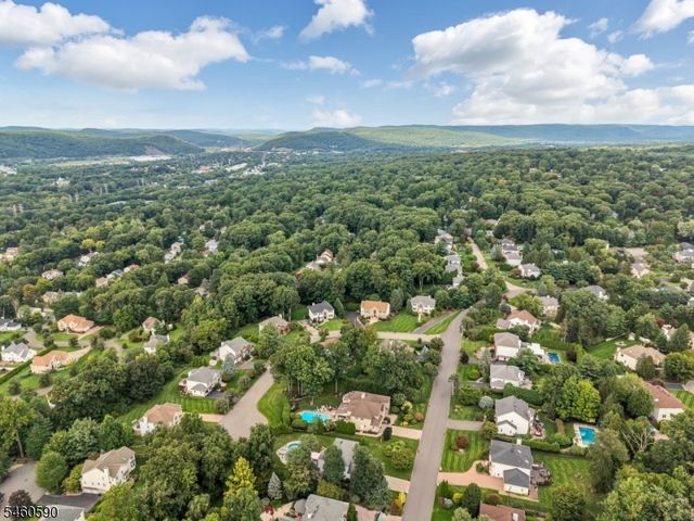 4 Moccasin Ct, Mahwah Twp., NJ 07430