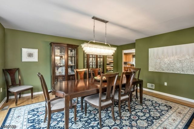 4 Moccasin Ct, Mahwah Twp., NJ 07430