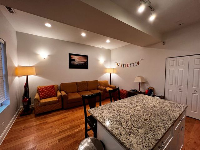 716 S Claremont Avenue, Chicago, IL 60612