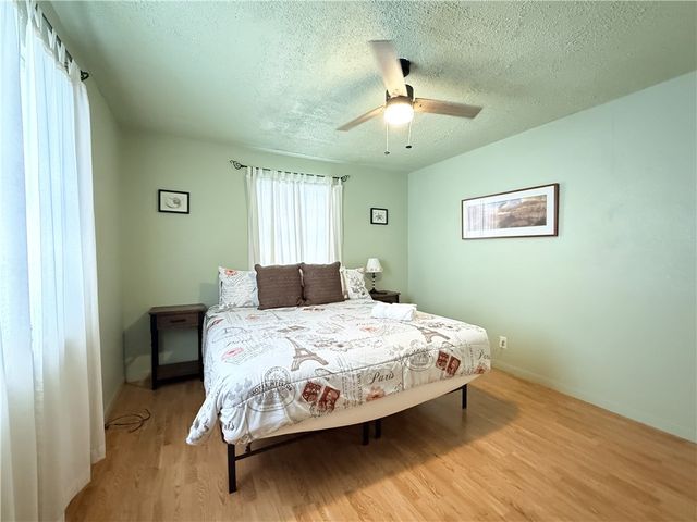 1514 S Live Oak St, Rockport, TX 78382