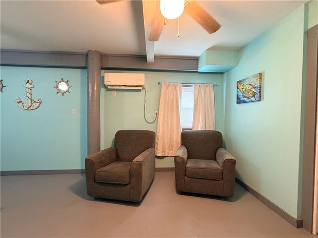 1514 S Live Oak St, Rockport, TX 78382