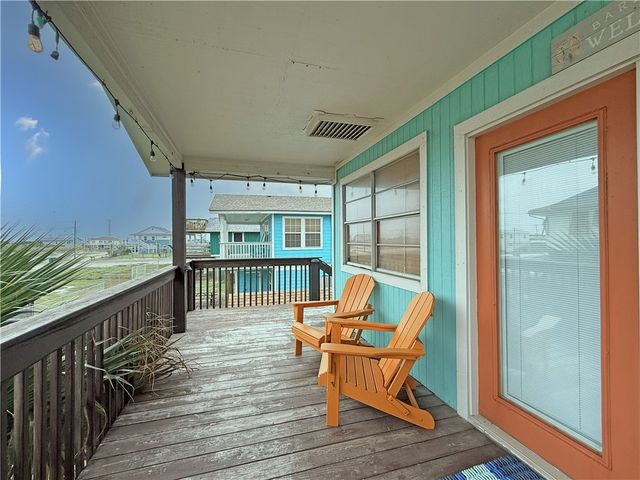 1514 S Live Oak St, Rockport, TX 78382