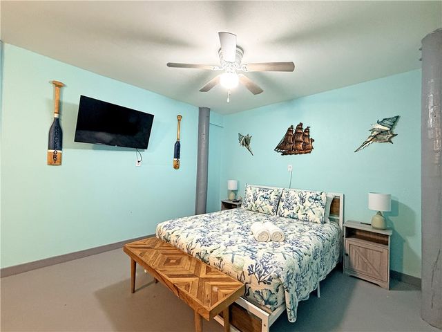 1514 S Live Oak St, Rockport, TX 78382