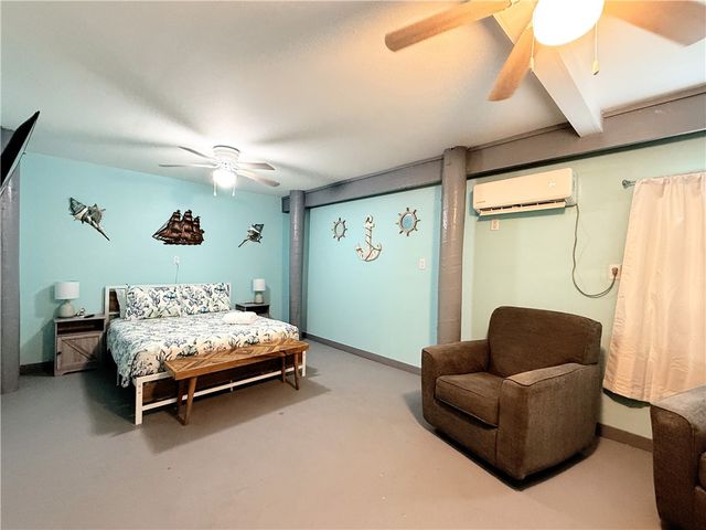 1514 S Live Oak St, Rockport, TX 78382