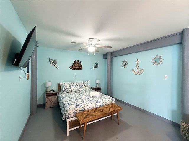 1514 S Live Oak St, Rockport, TX 78382