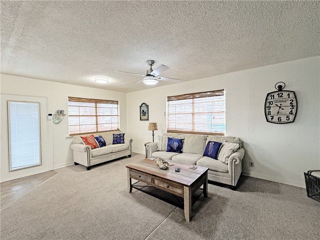 1514 S Live Oak St, Rockport, TX 78382
