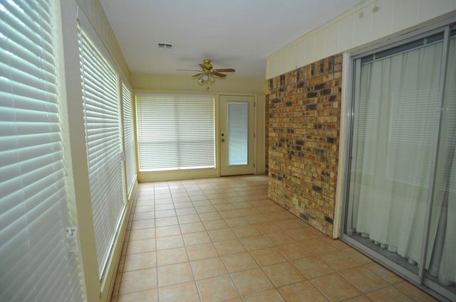 305 Shady Oaks Drive, Runaway Bay, TX 76426