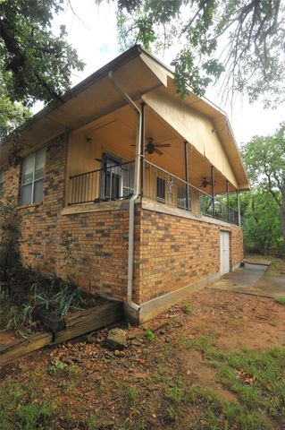 305 Shady Oaks Drive, Runaway Bay, TX 76426