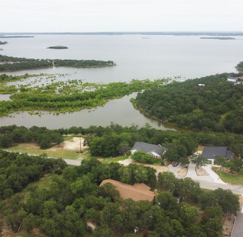 305 Shady Oaks Drive, Runaway Bay, TX 76426