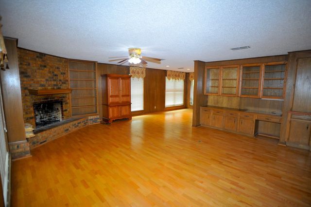 305 Shady Oaks Drive, Runaway Bay, TX 76426