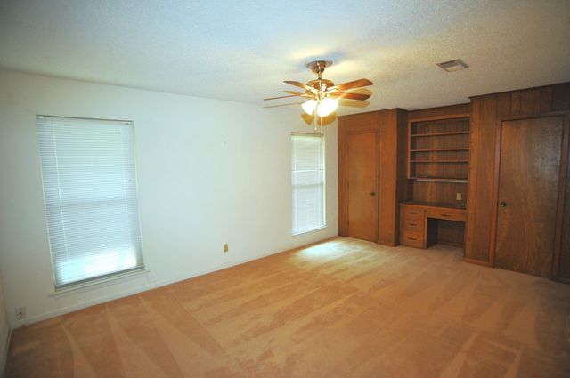 305 Shady Oaks Drive, Runaway Bay, TX 76426