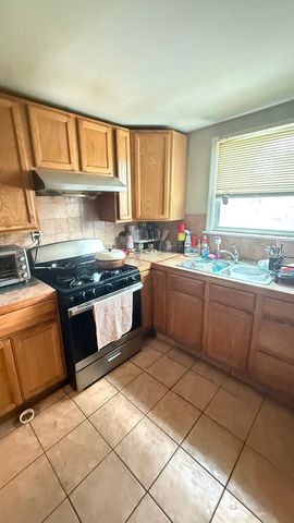 3824 S Sacramento Avenue, Chicago, IL 60632