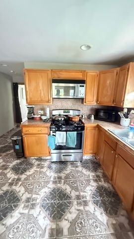 3824 S Sacramento Avenue, Chicago, IL 60632