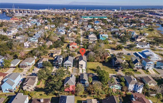 701 Pine Road, Clear Lake Shores, TX 77565