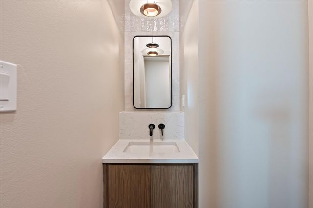 701 Pine Road, Clear Lake Shores, TX 77565