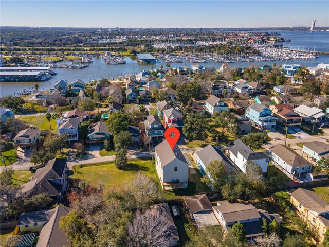 701 Pine Road, Clear Lake Shores, TX 77565