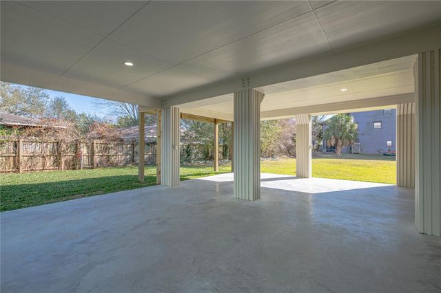 701 Pine Road, Clear Lake Shores, TX 77565