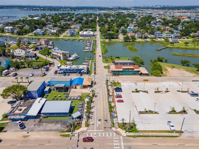 701 Pine Road, Clear Lake Shores, TX 77565