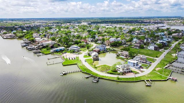 701 Pine Road, Clear Lake Shores, TX 77565