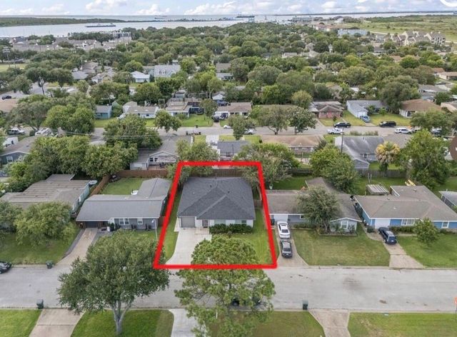 118 Tuna Street, Galveston, TX 77550