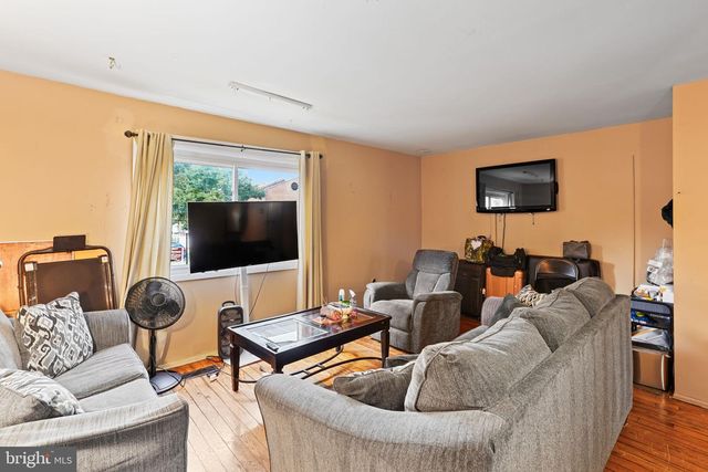 1359 BARNABY TER SE, Washington, DC 20032