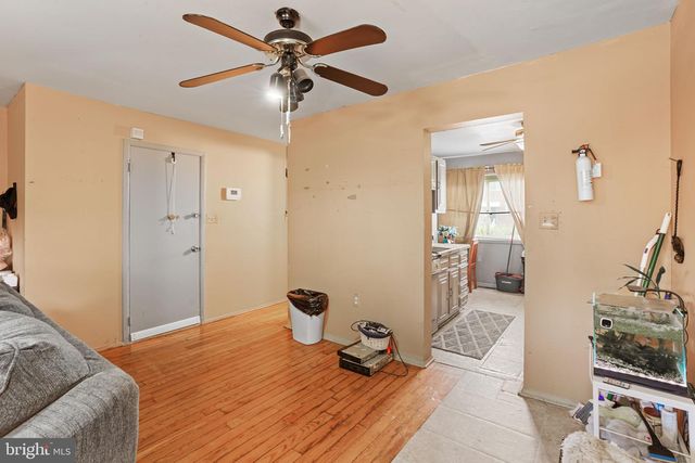 1359 BARNABY TER SE, Washington, DC 20032
