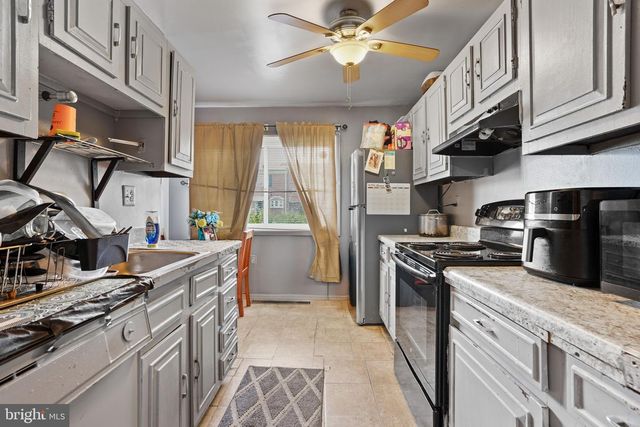 1359 BARNABY TER SE, Washington, DC 20032