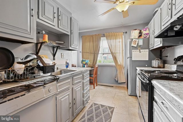 1359 BARNABY TER SE, Washington, DC 20032