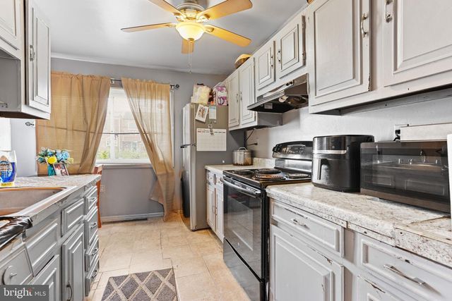 1359 BARNABY TER SE, Washington, DC 20032