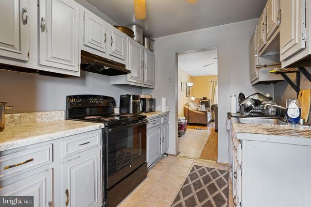 1359 BARNABY TER SE, Washington, DC 20032