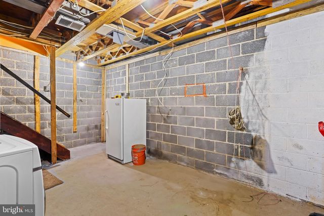 1359 BARNABY TER SE, Washington, DC 20032