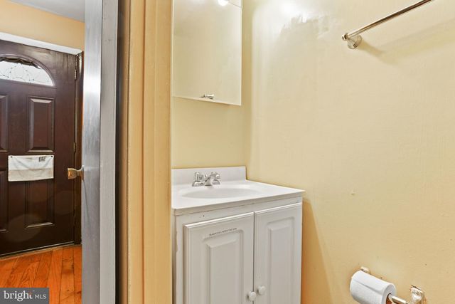 1359 BARNABY TER SE, Washington, DC 20032