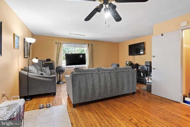 1359 BARNABY TER SE, Washington, DC 20032