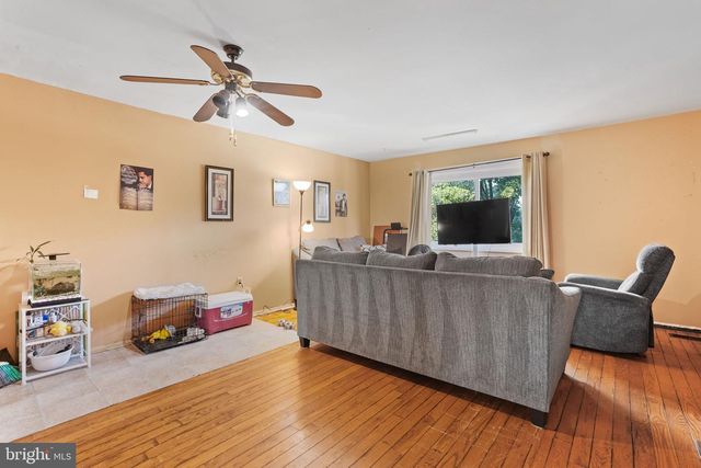 1359 BARNABY TER SE, Washington, DC 20032