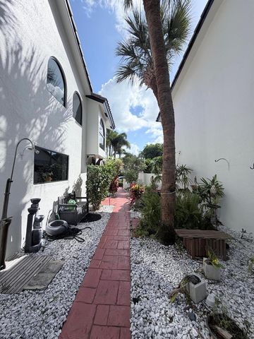 6532 Via Rosa, Boca Raton, FL 33433