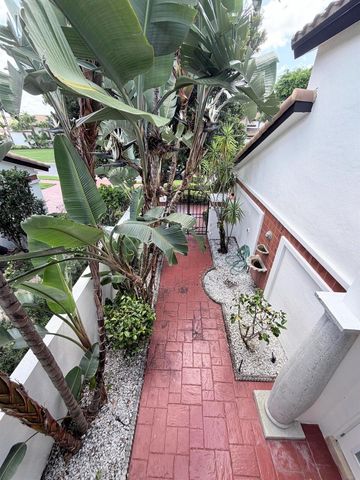 6532 Via Rosa, Boca Raton, FL 33433