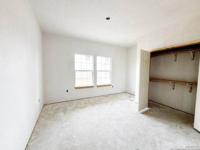 107 CR 2638, Devine, TX 78016